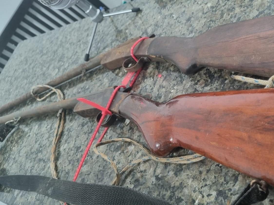 GCM apreende armas e localiza suspeito no Morro do Abrigo
