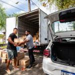 PREFEITURA ENTREGA KITS A AMBULANTES DAS PRAIAS