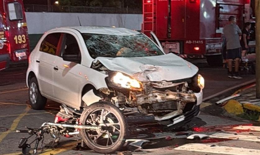 Duas pessoas ficam gravemente..