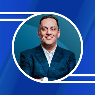 blue-white-modern-business-man-instagram-profile-picture.png