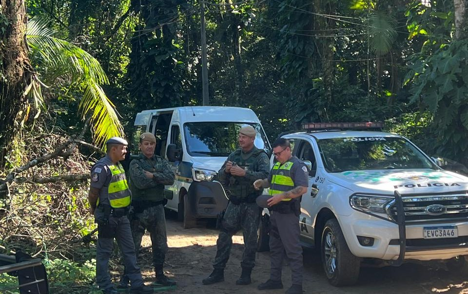 Comissão de Demolições da Prefeitura de São Sebastião impede construção irregular na Vila Sahy