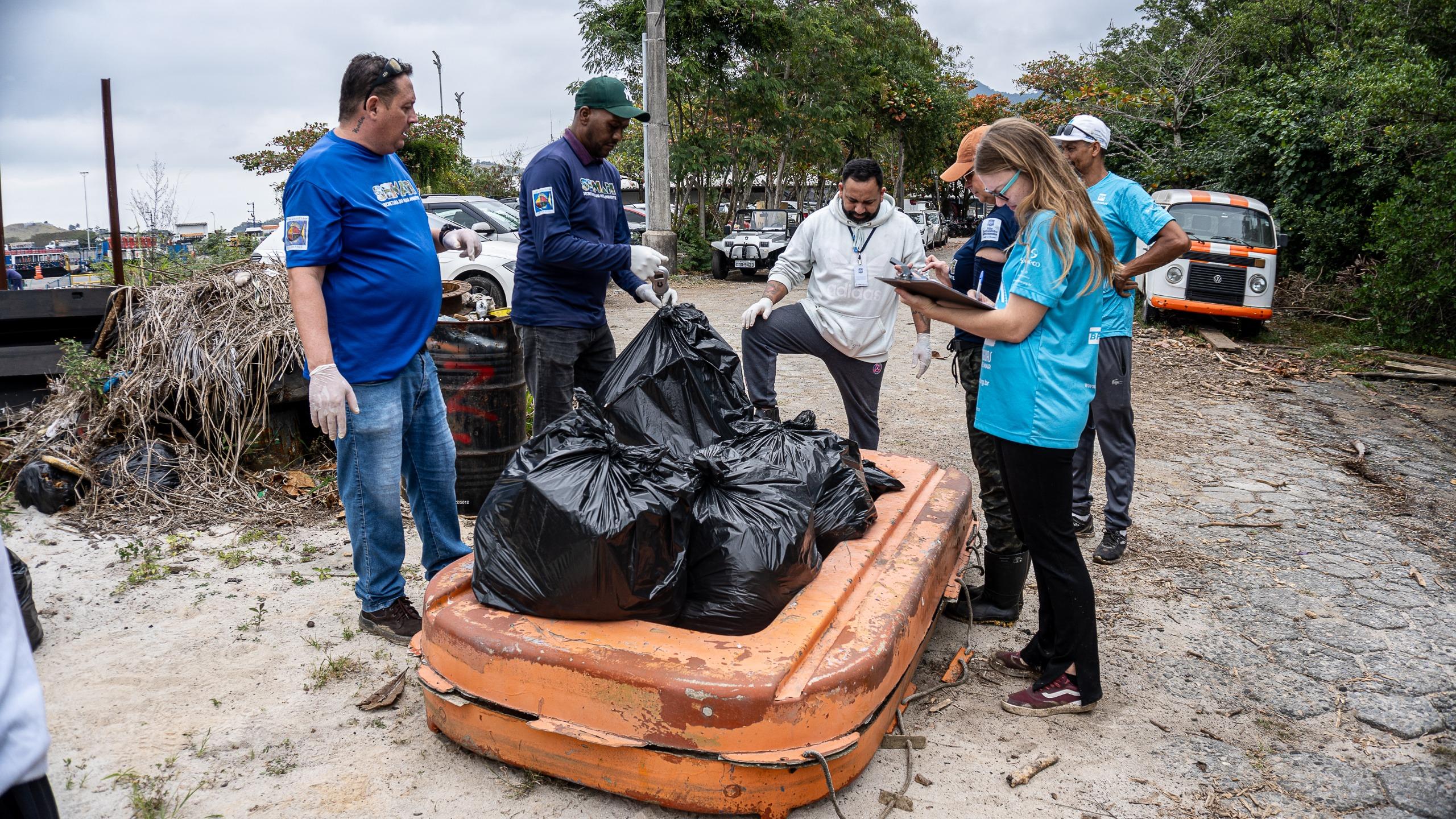 Quase meia tonelada de resíduos é retirada
